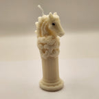 Hobune kõrgemal postamendil