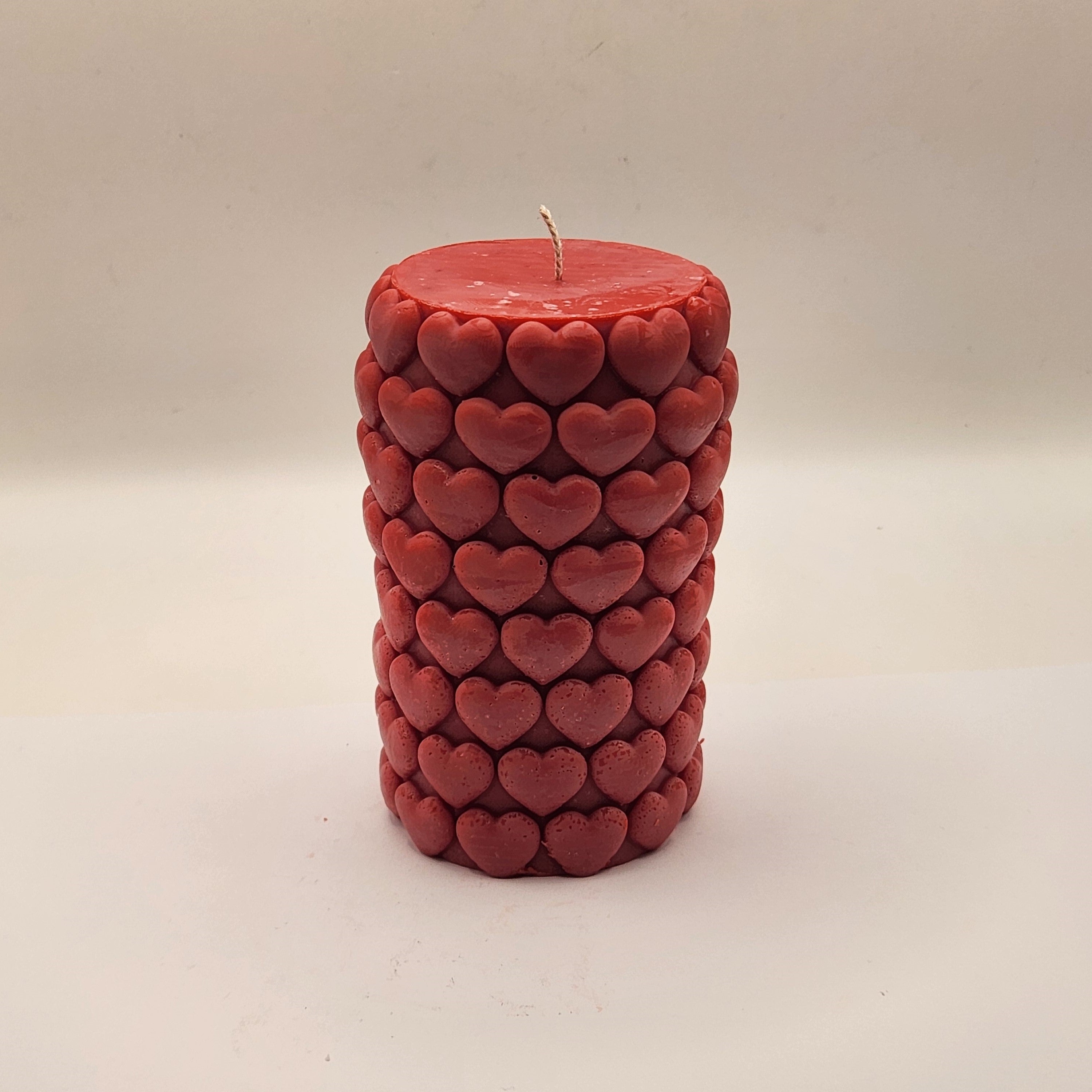 Suur ümmargune reljeefsete südametega