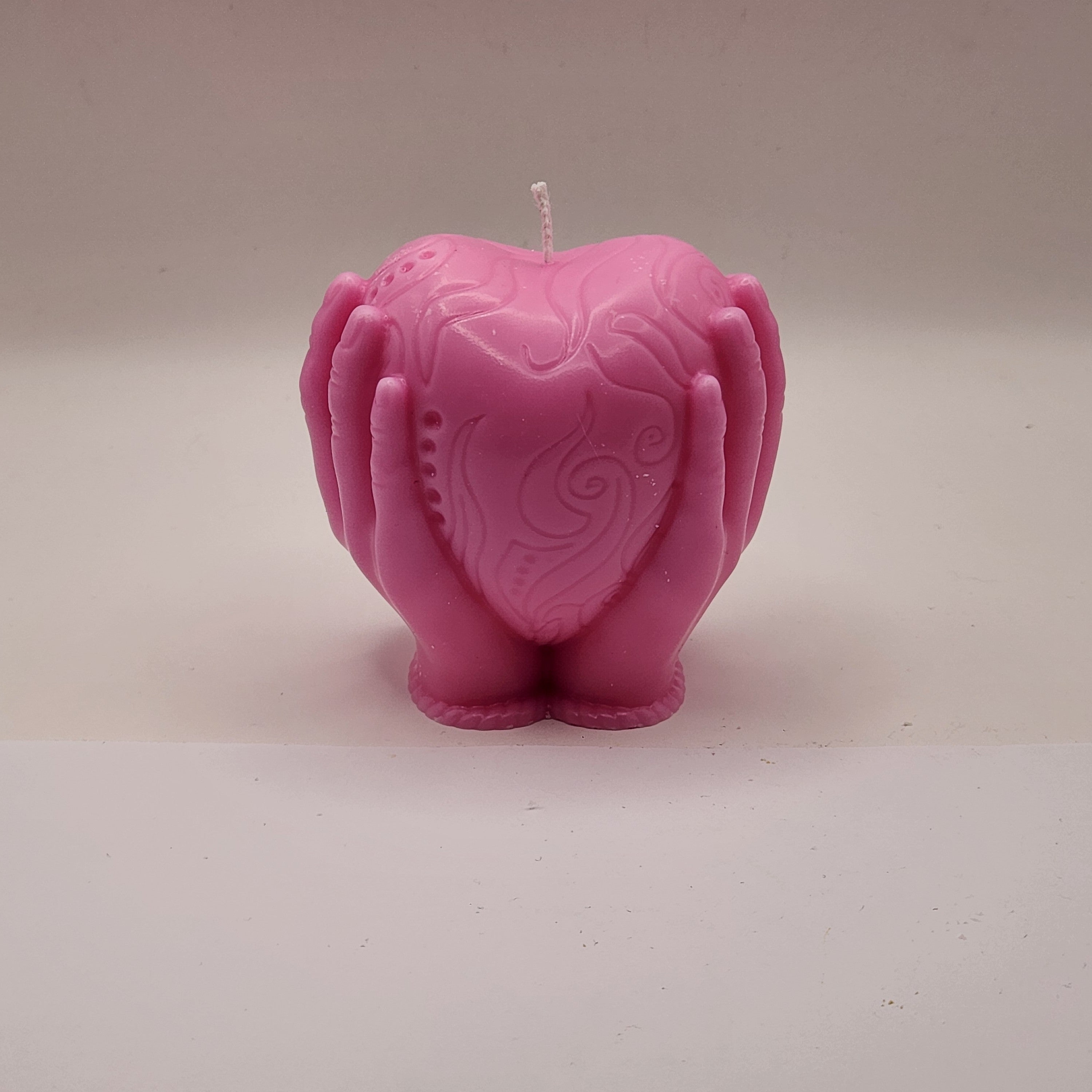 Südant hoidvad käed