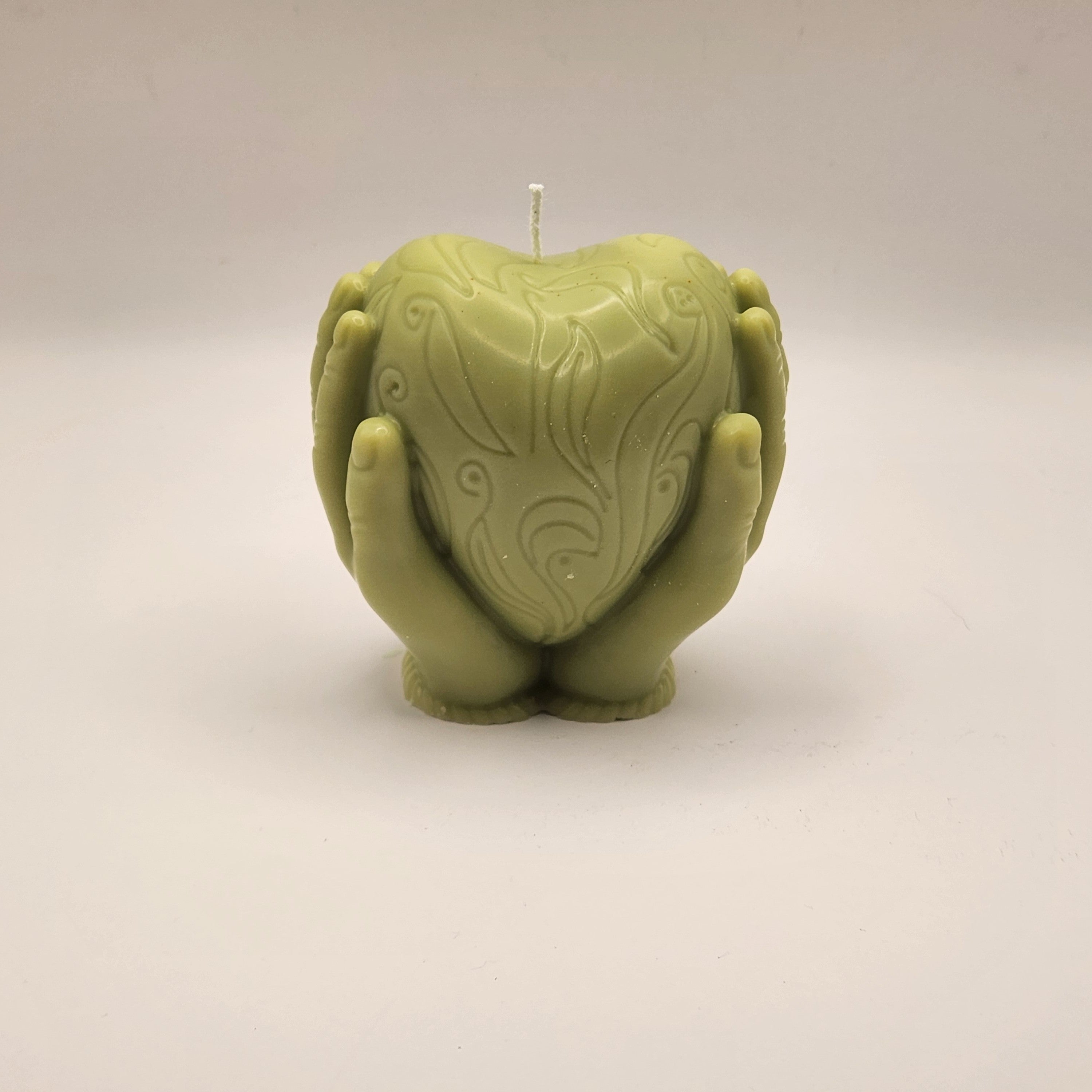 Südant hoidvad käed