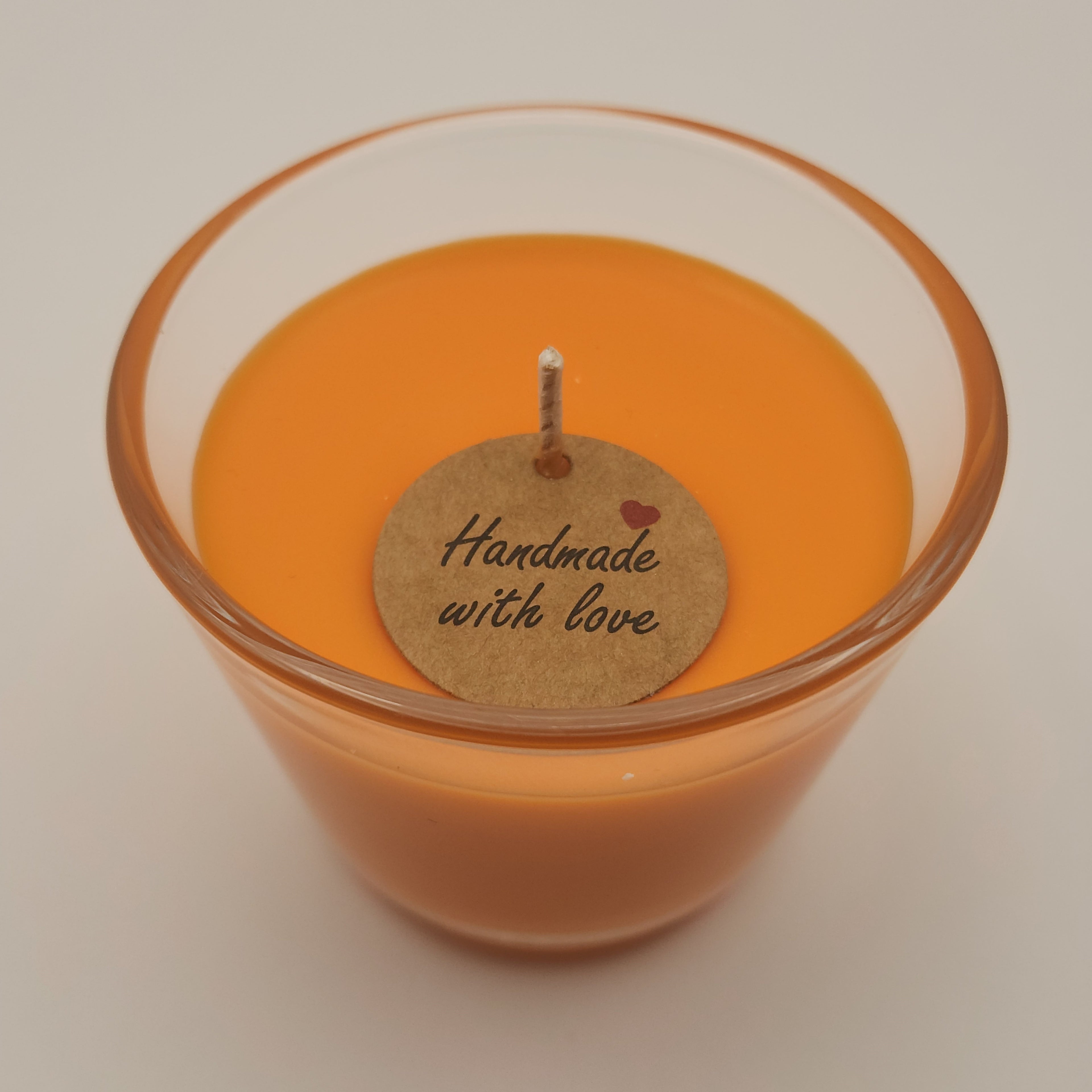 Lõhnaküünlad suures klaasis