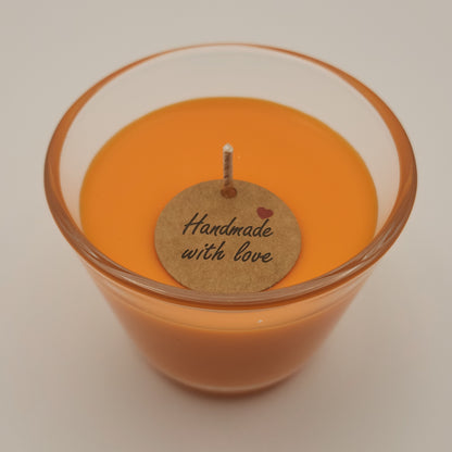 Sojavahast lõhnaküünlad klaasis