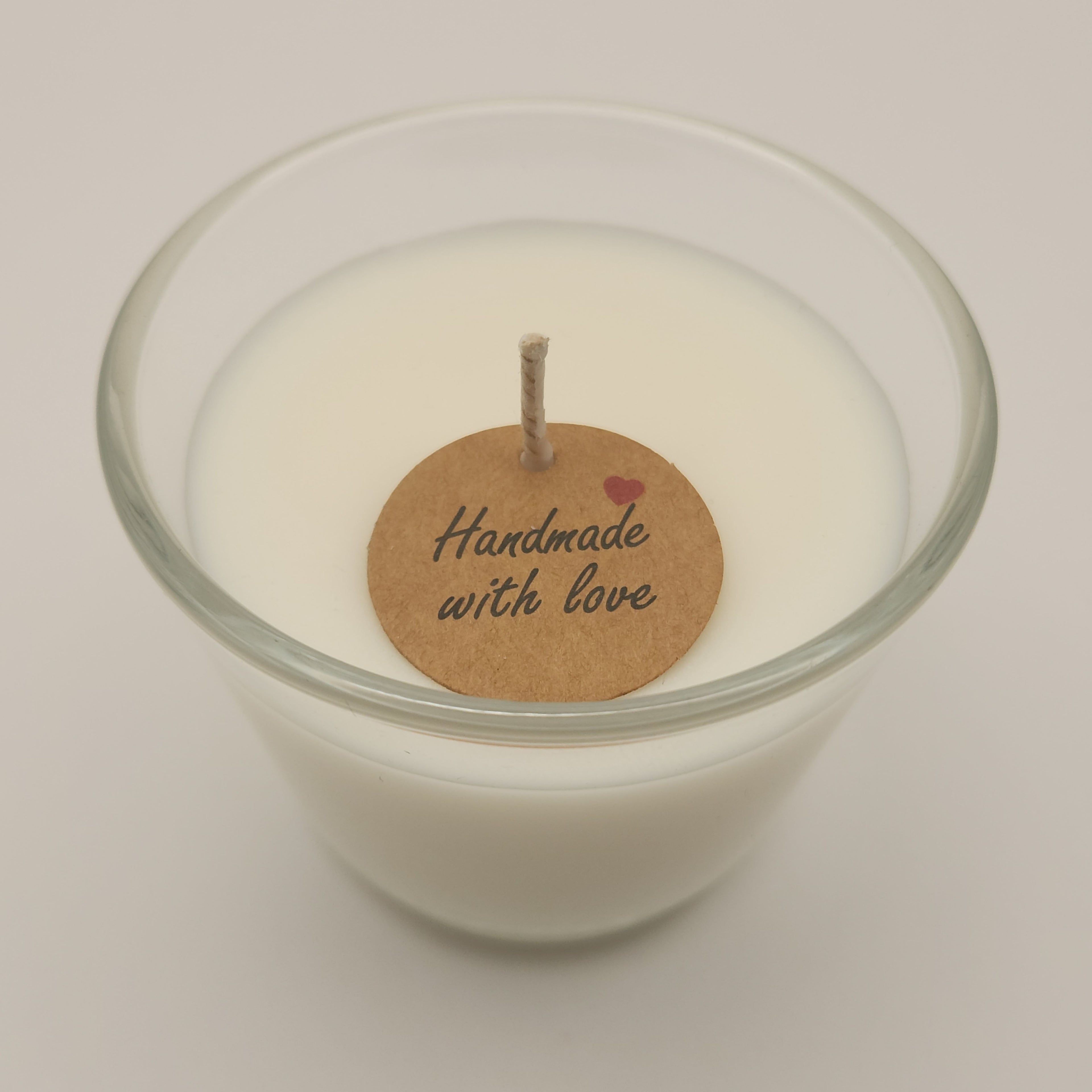 Lõhnaküünlad suures klaasis