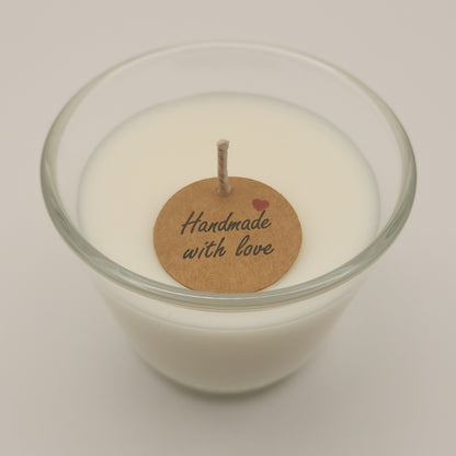 Sojavahast lõhnaküünlad klaasis