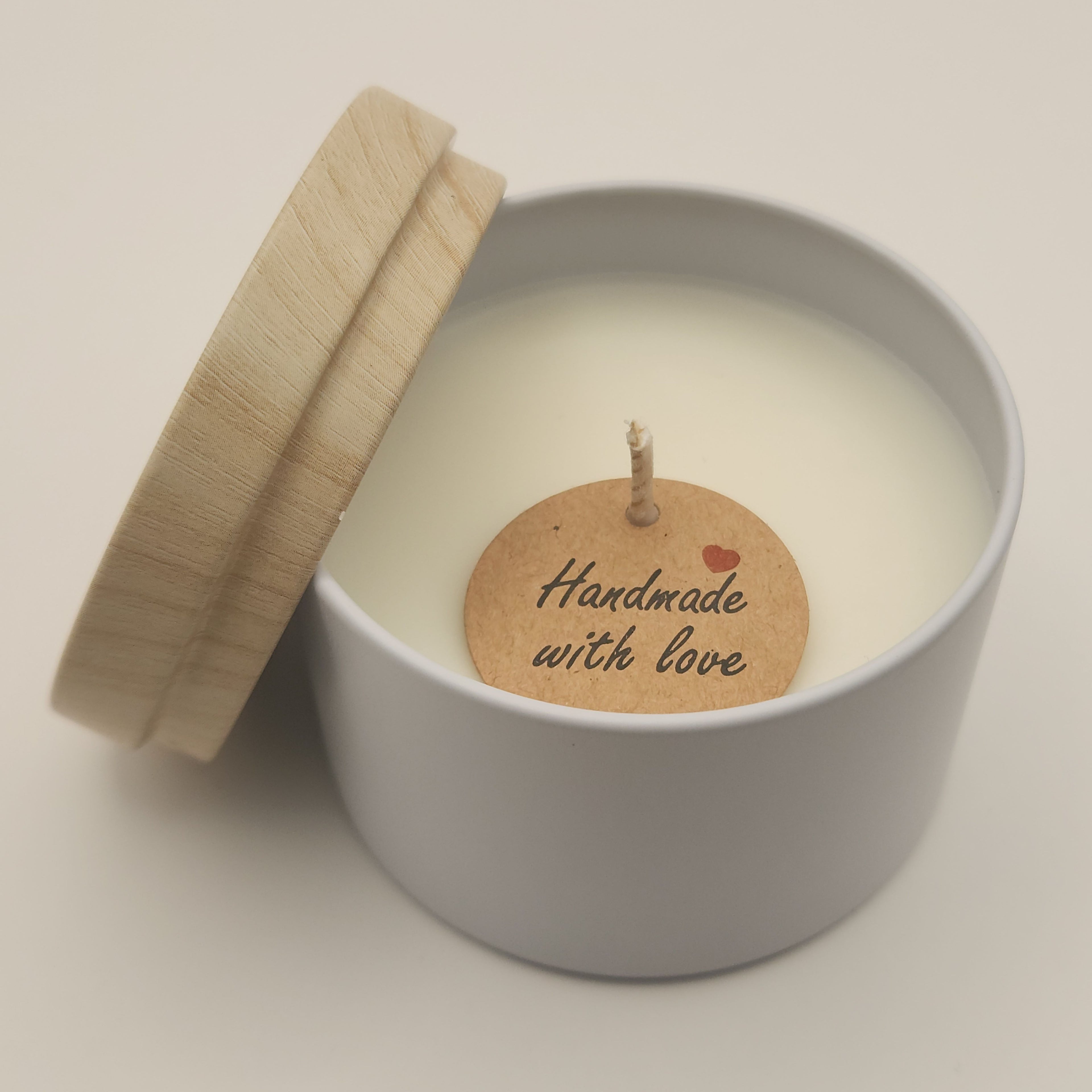 Lõhnaküünlad kaanega metalltopsis