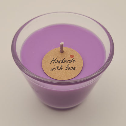 Sojavahast lõhnaküünlad klaasis