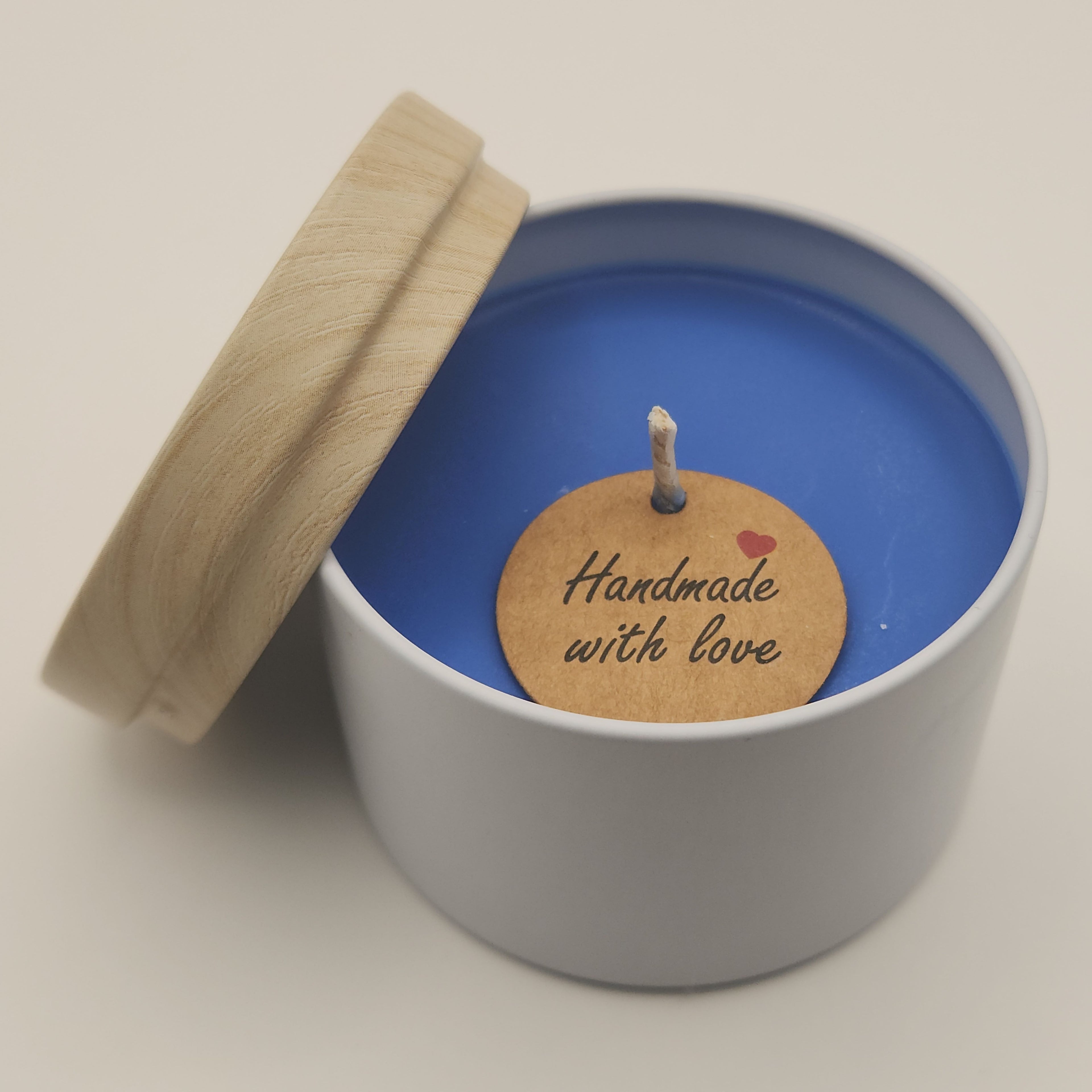 Lõhnaküünlad kaanega metalltopsis