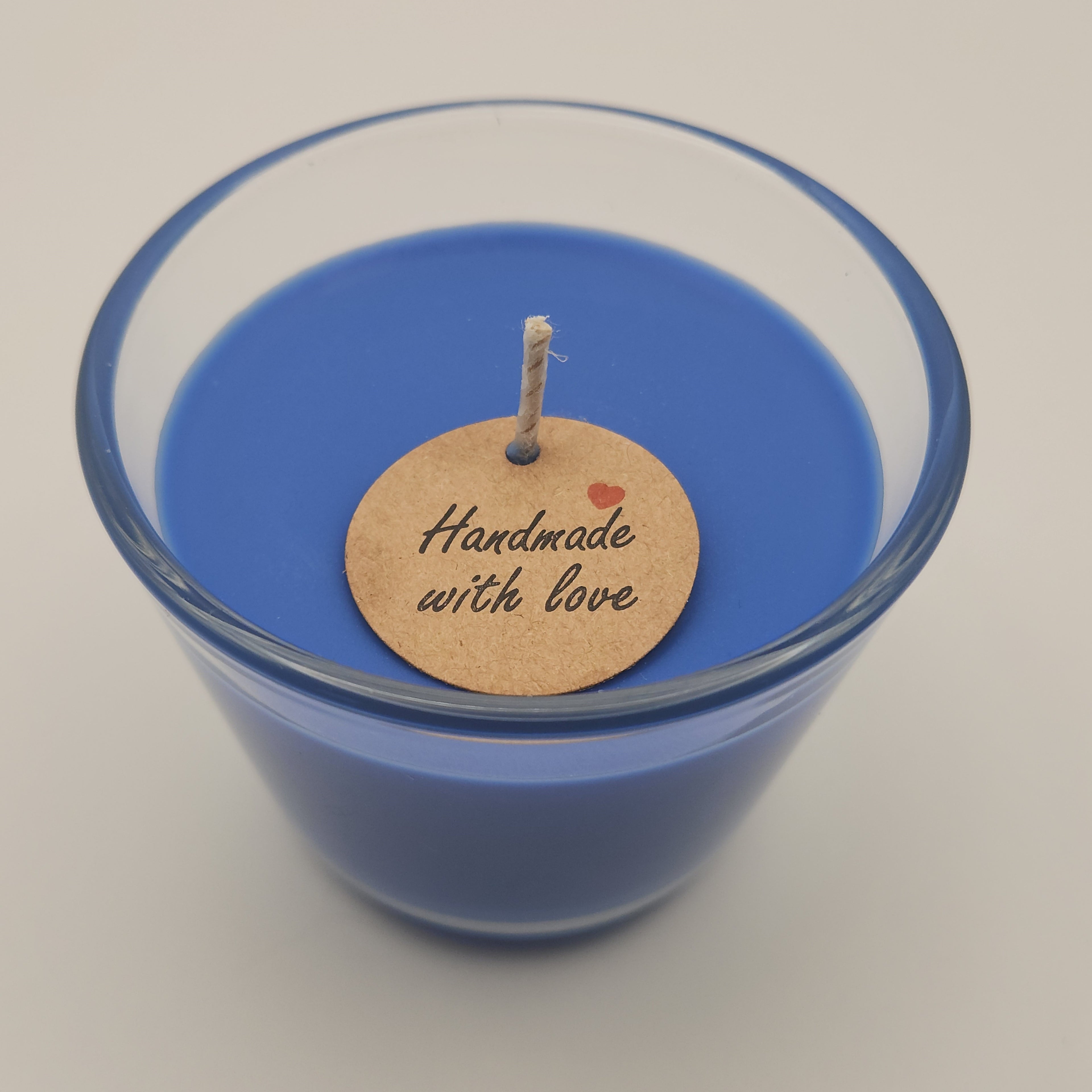 Lõhnaküünlad suures klaasis