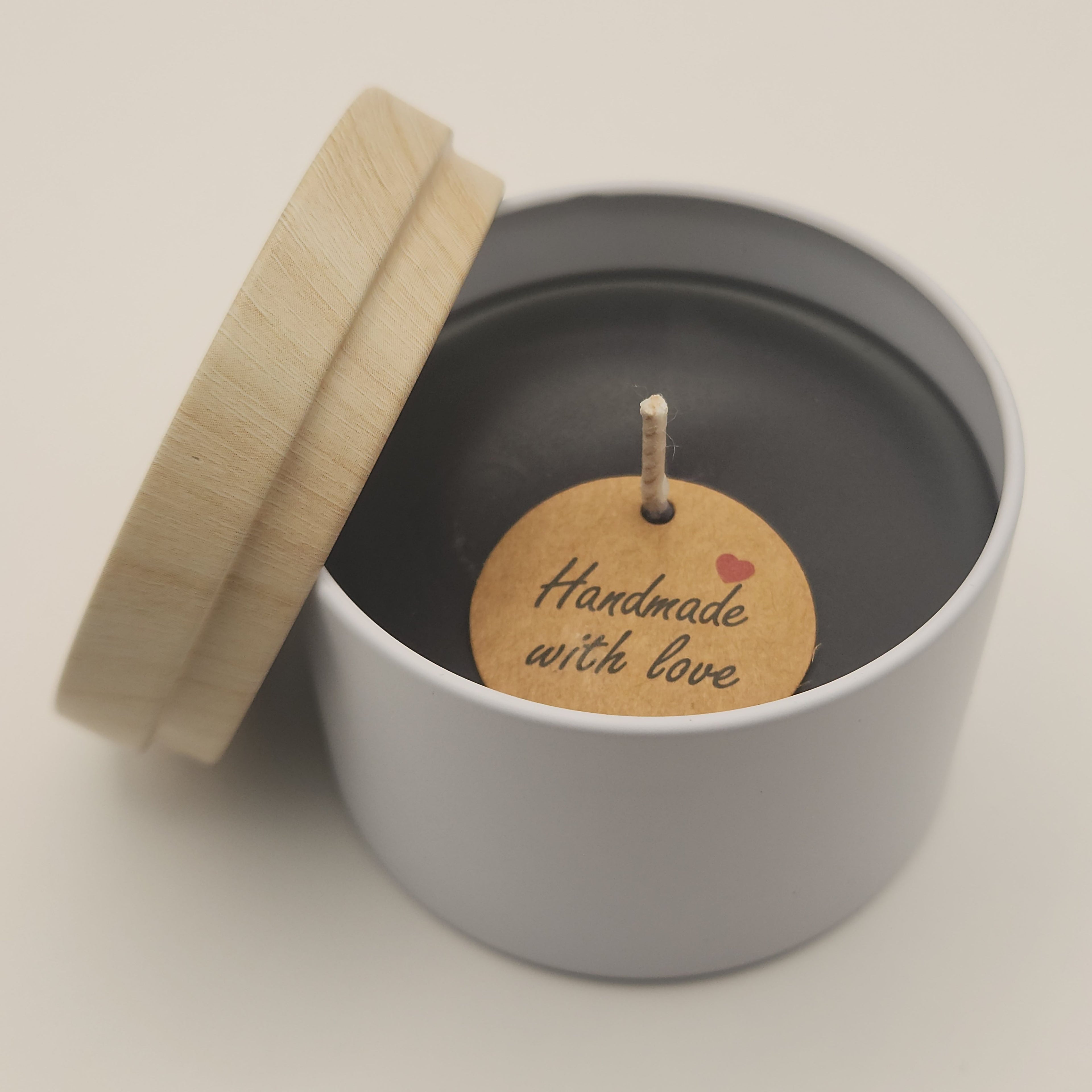 Lõhnaküünlad kaanega metalltopsis