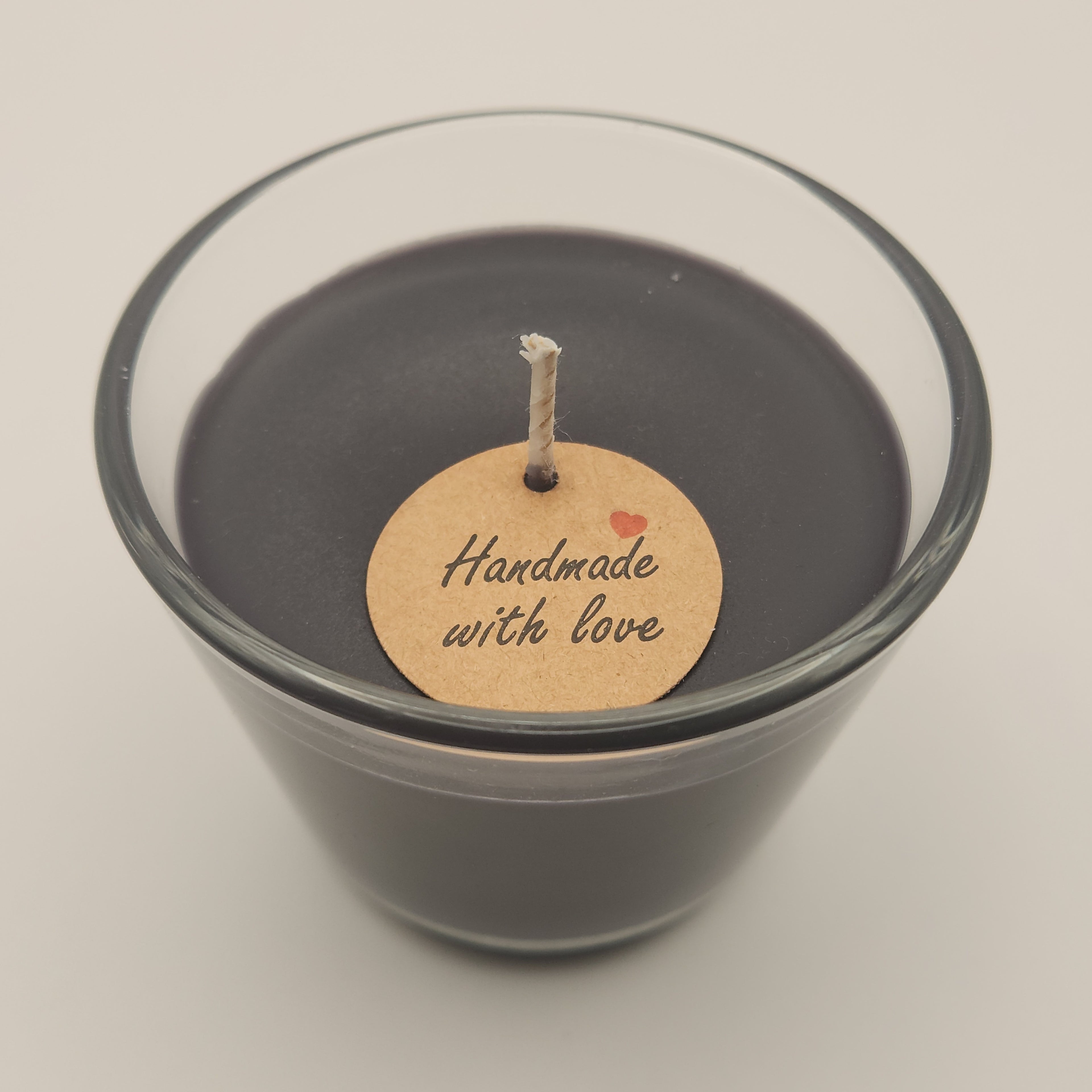 Lõhnaküünlad suures klaasis