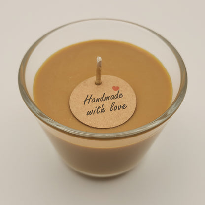 Sojavahast lõhnaküünlad klaasis