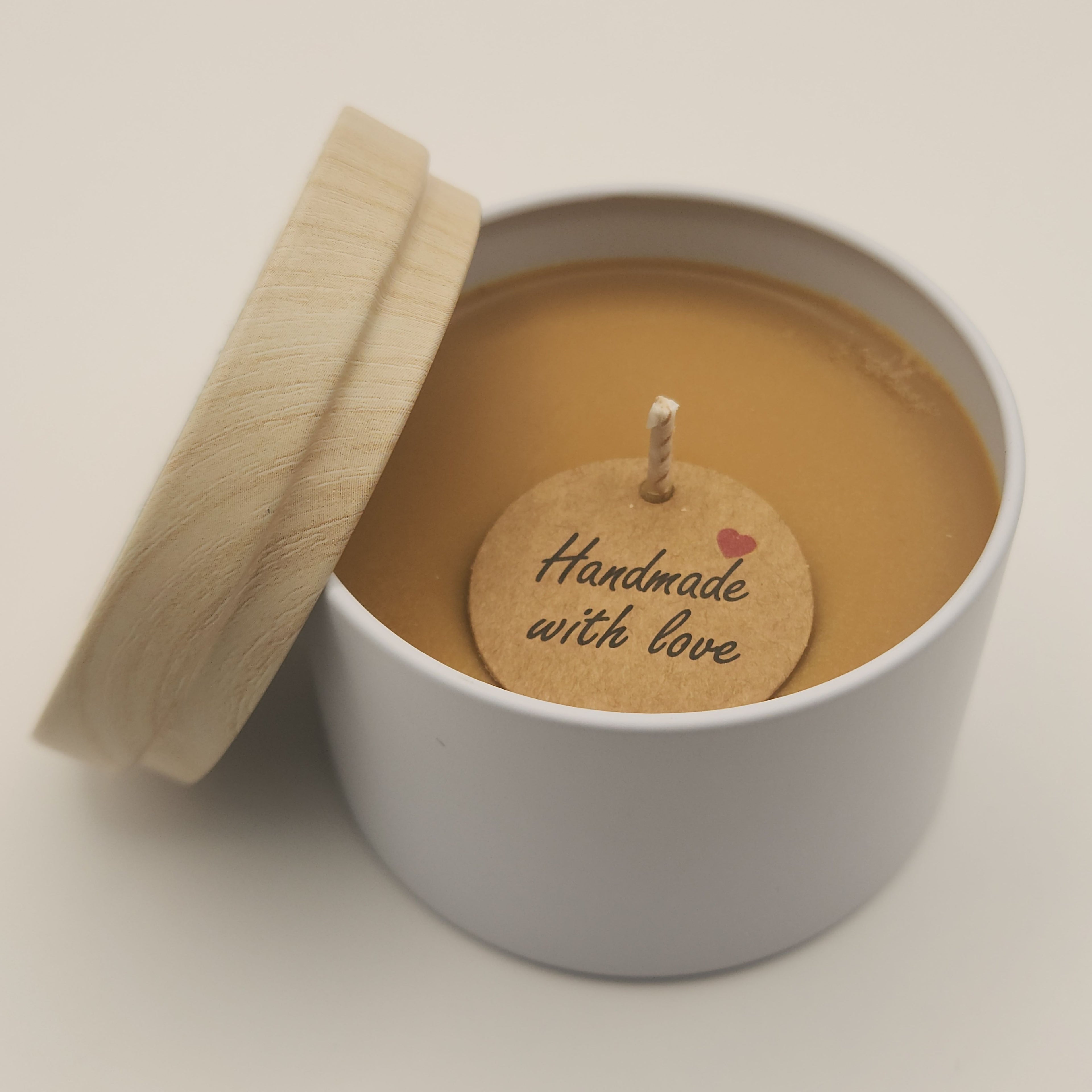 Lõhnaküünlad kaanega metalltopsis