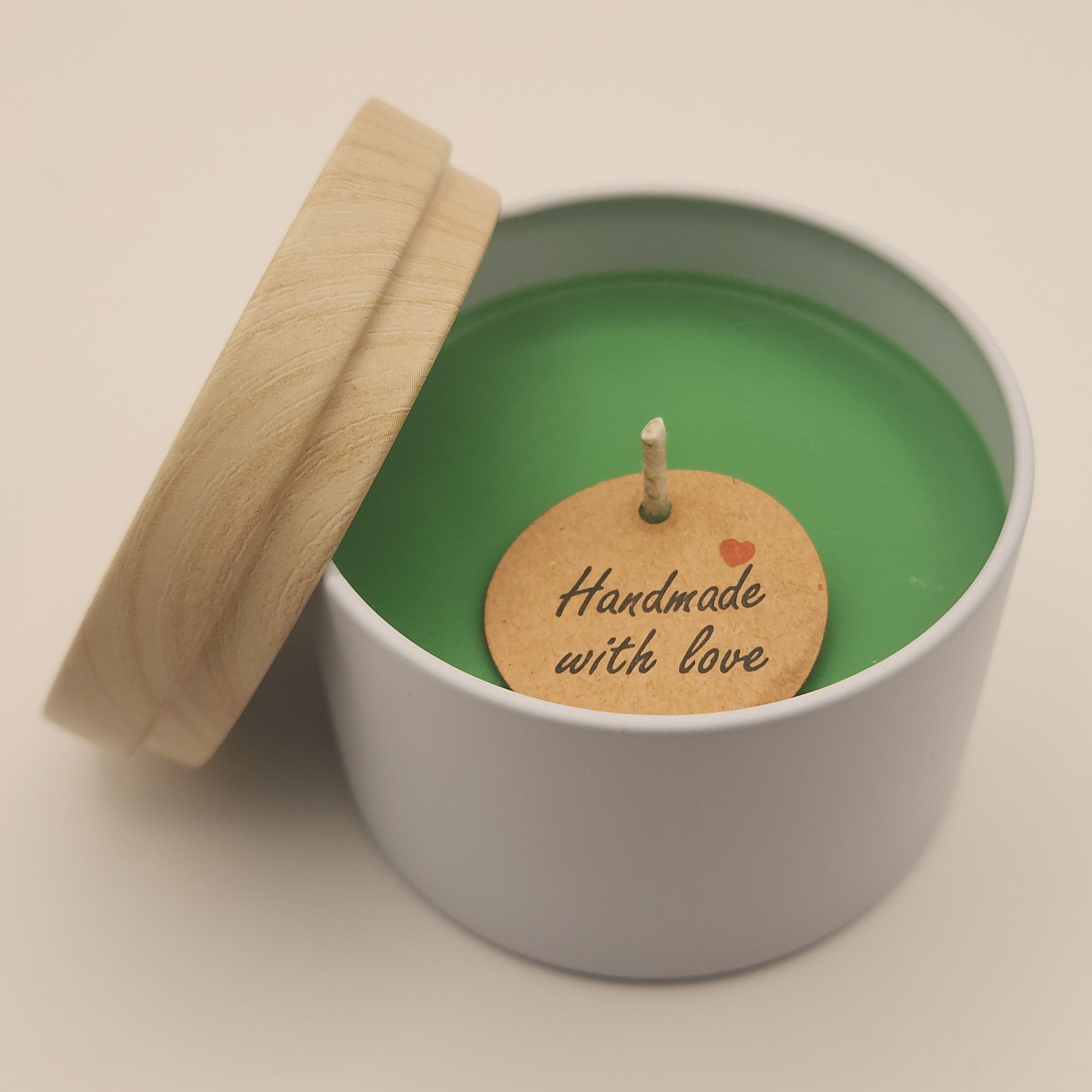 Lõhnaküünlad kaanega metalltopsis