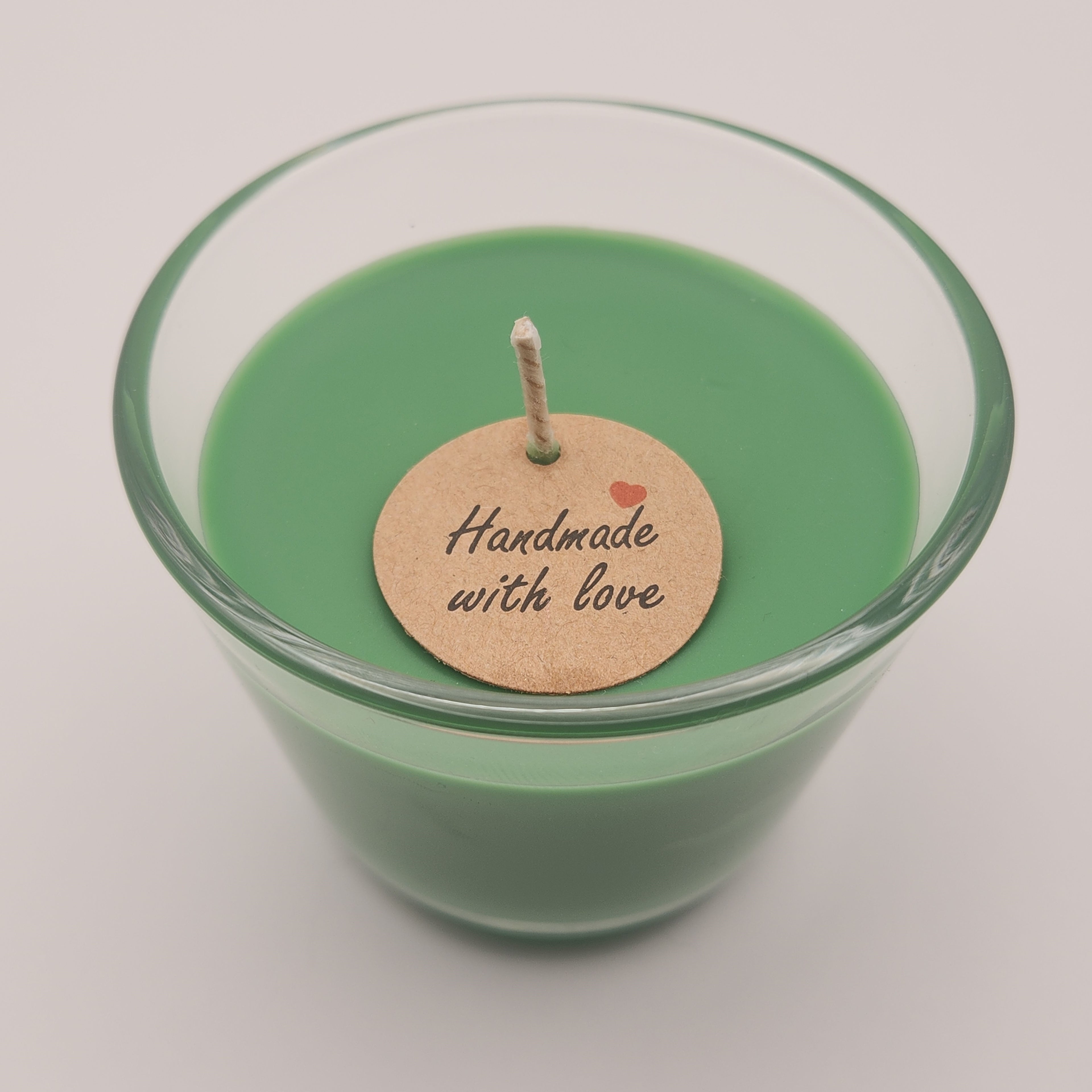 Lõhnaküünlad suures klaasis