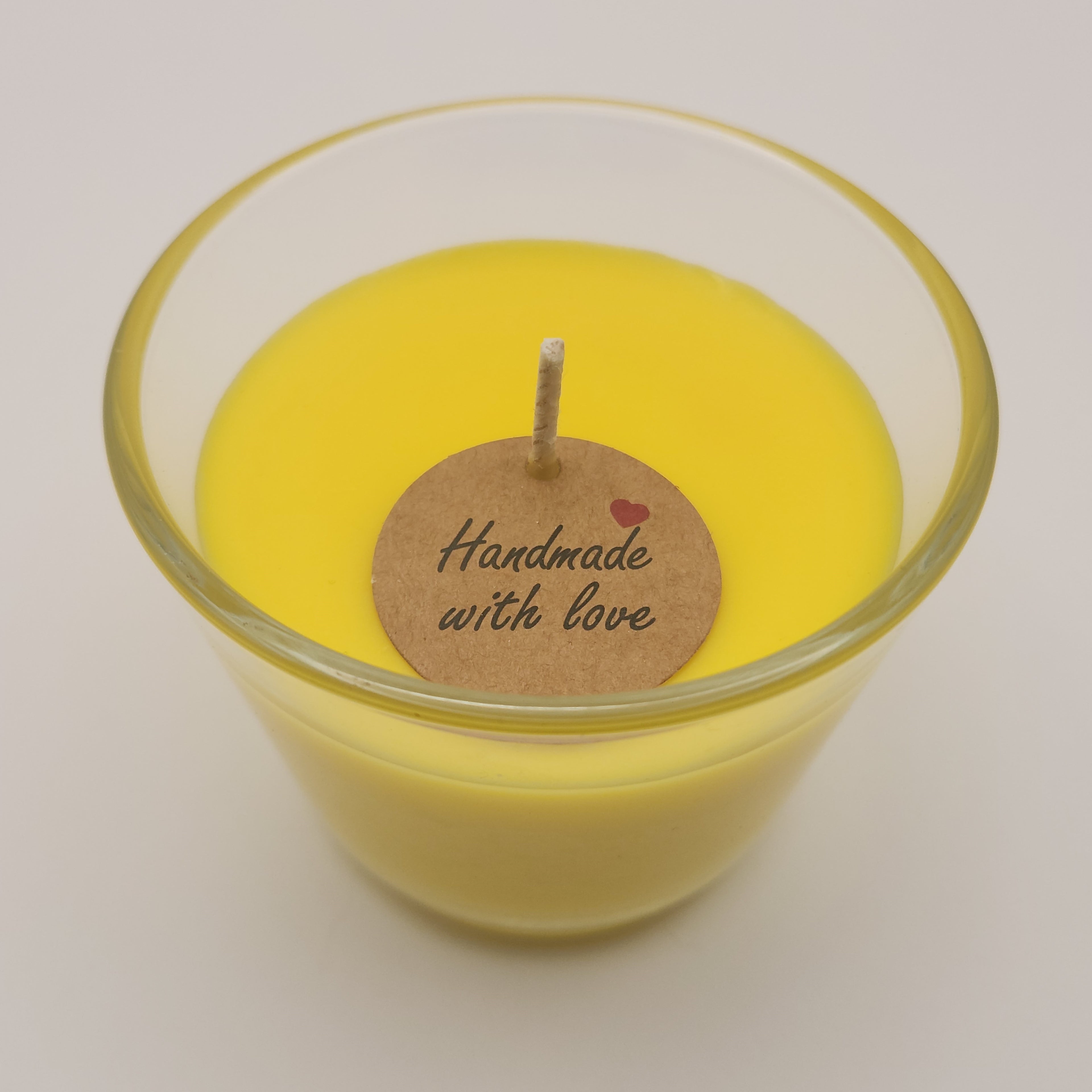 Lõhnaküünlad suures klaasis