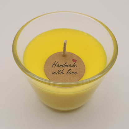 Sojavahast lõhnaküünlad klaasis