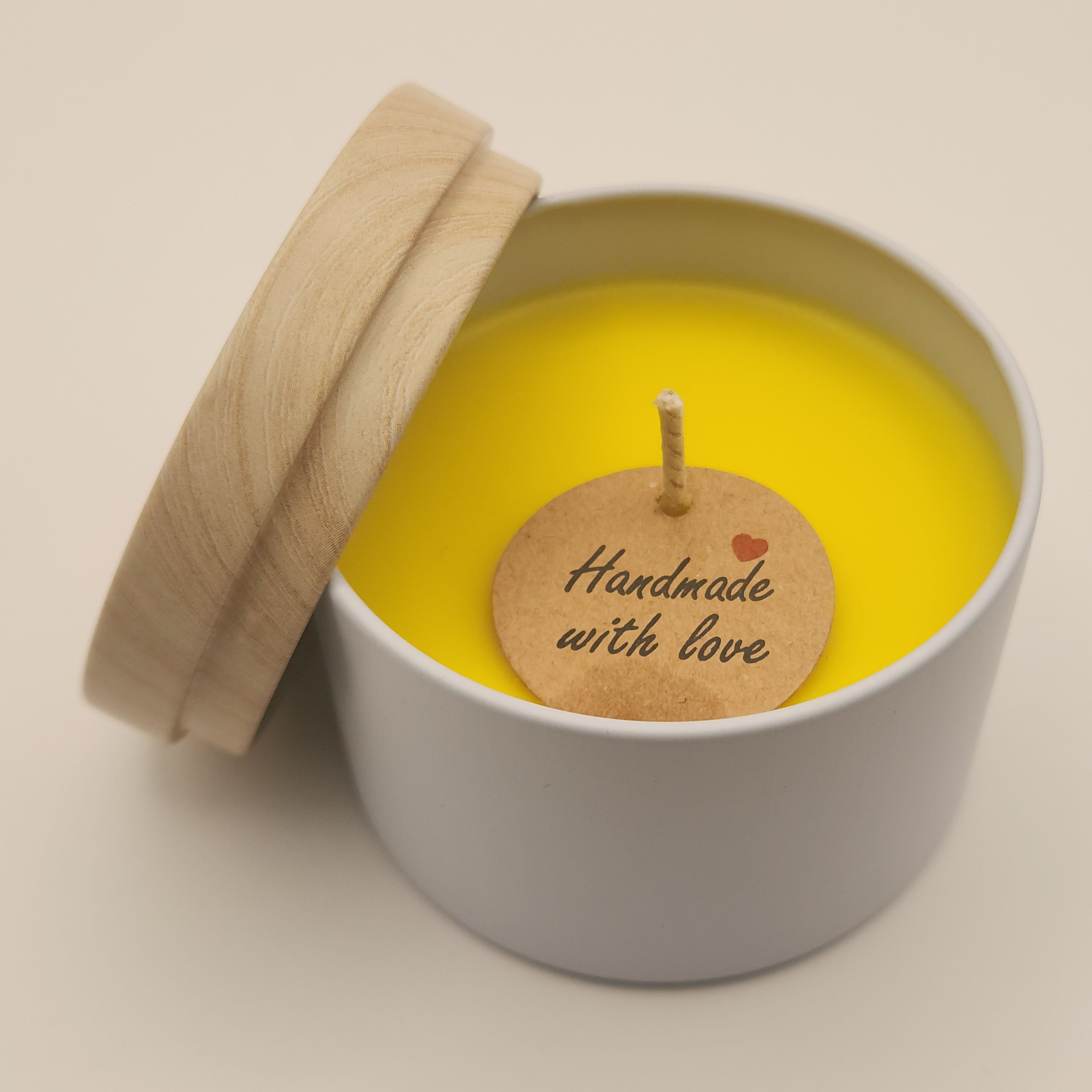 Lõhnaküünlad kaanega metalltopsis