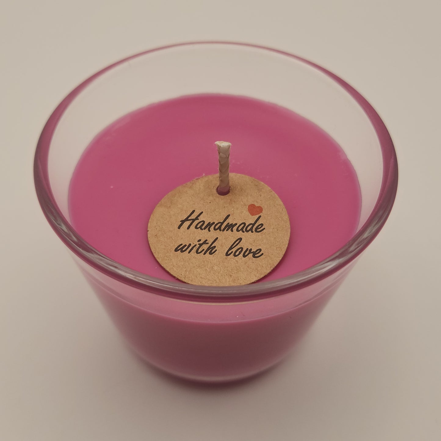 Sojavahast lõhnaküünlad klaasis