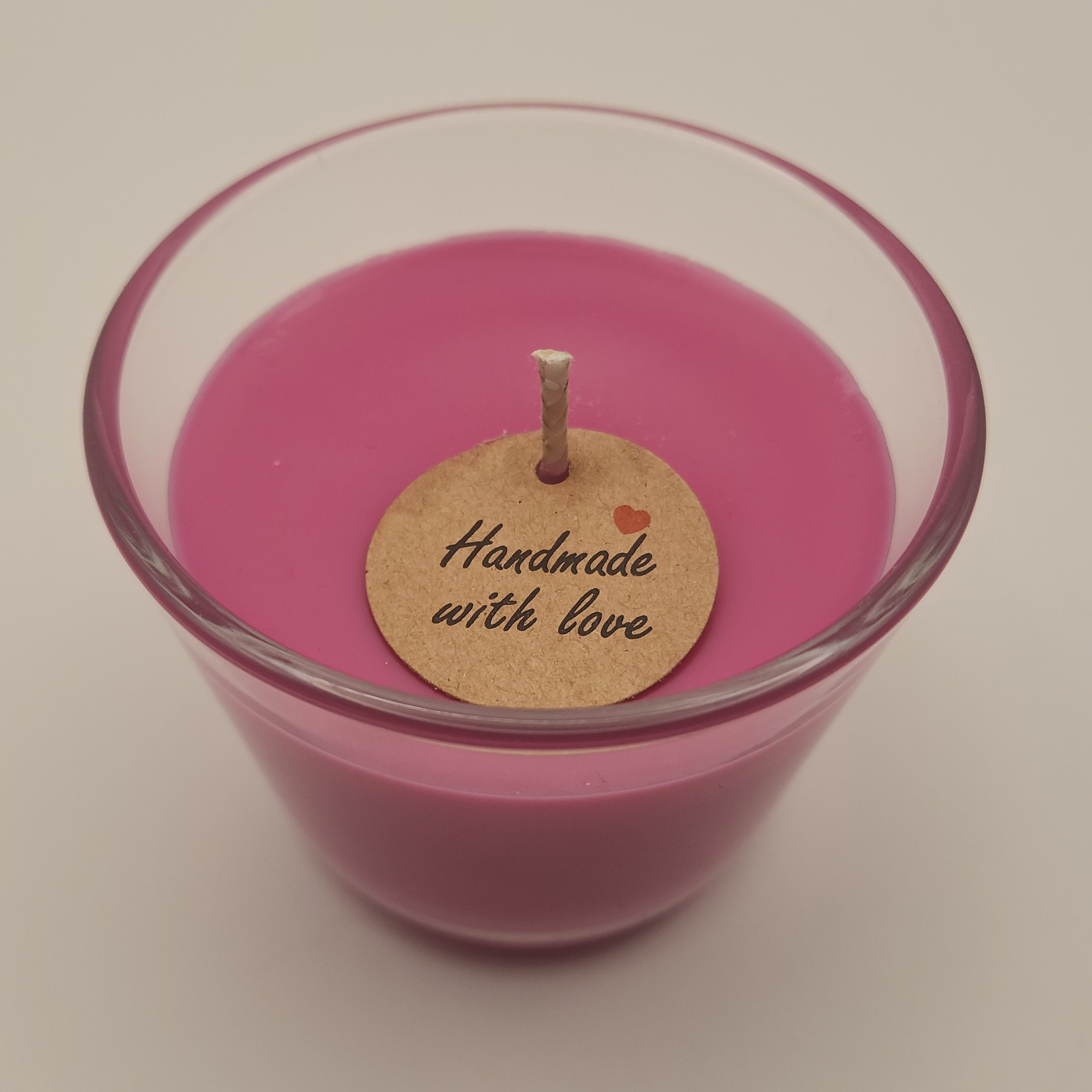 Lõhnaküünlad suures klaasis