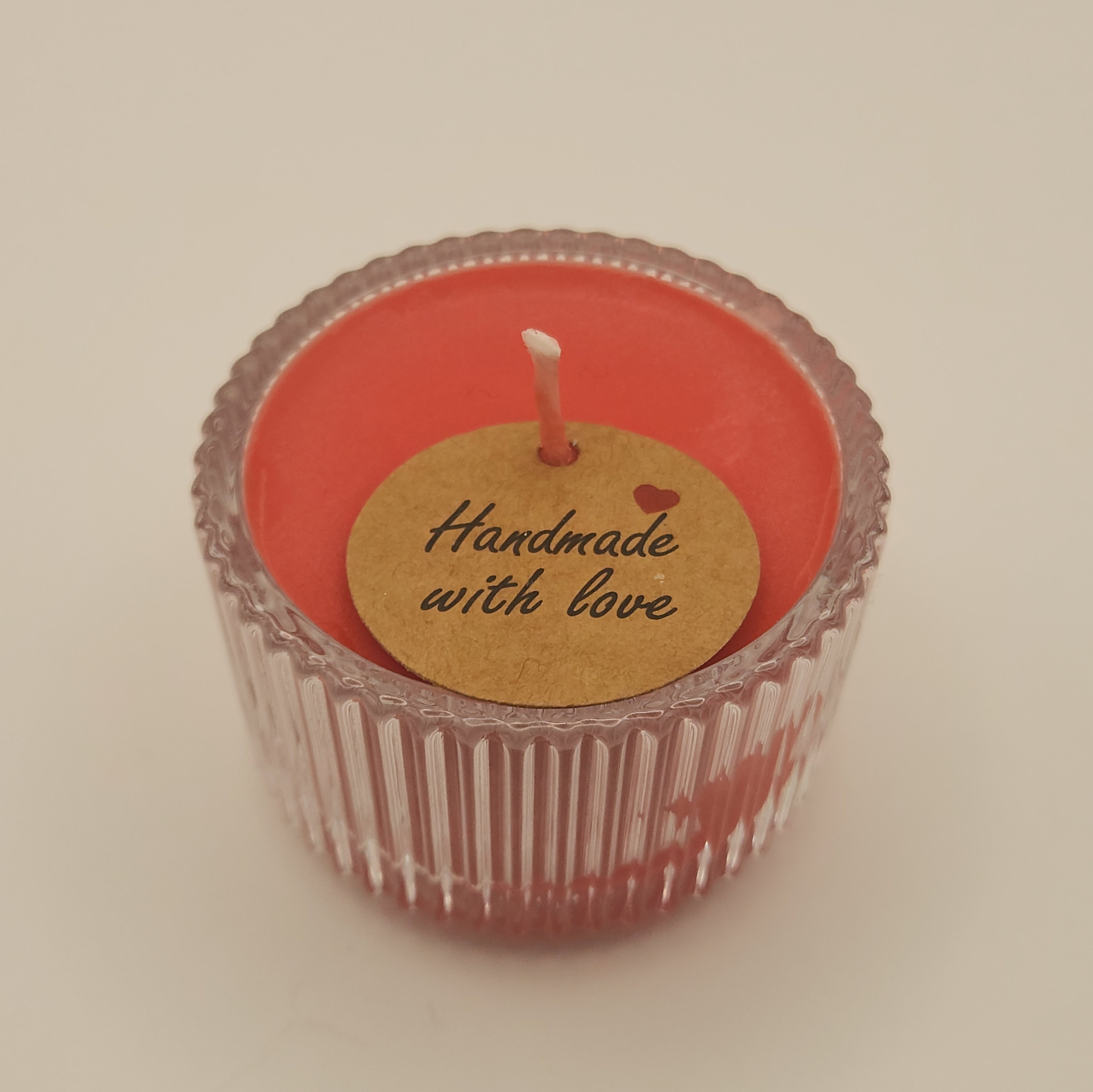 Lõhnaküünlad väikses klaasist vormis