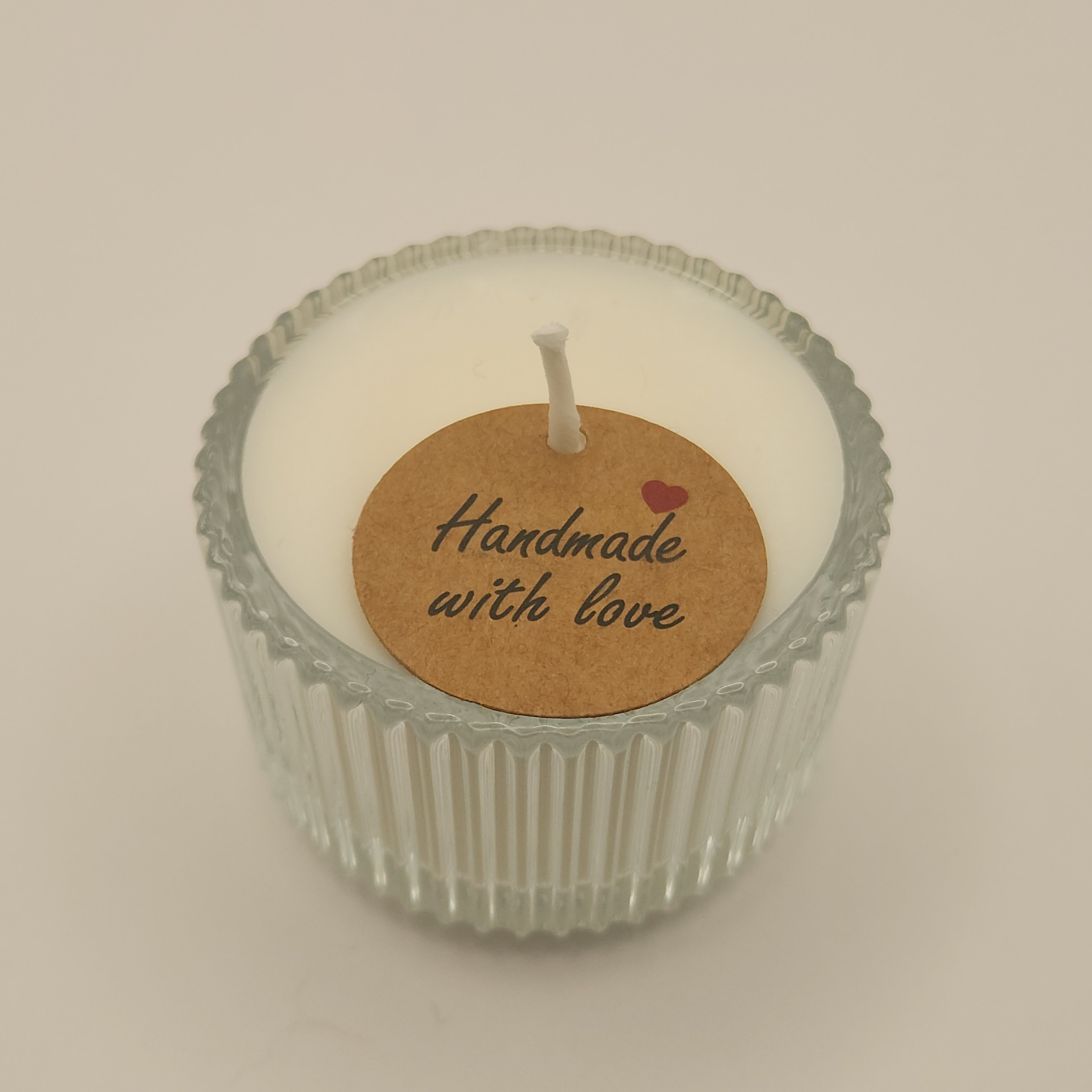 Lõhnaküünlad väikses klaasist vormis