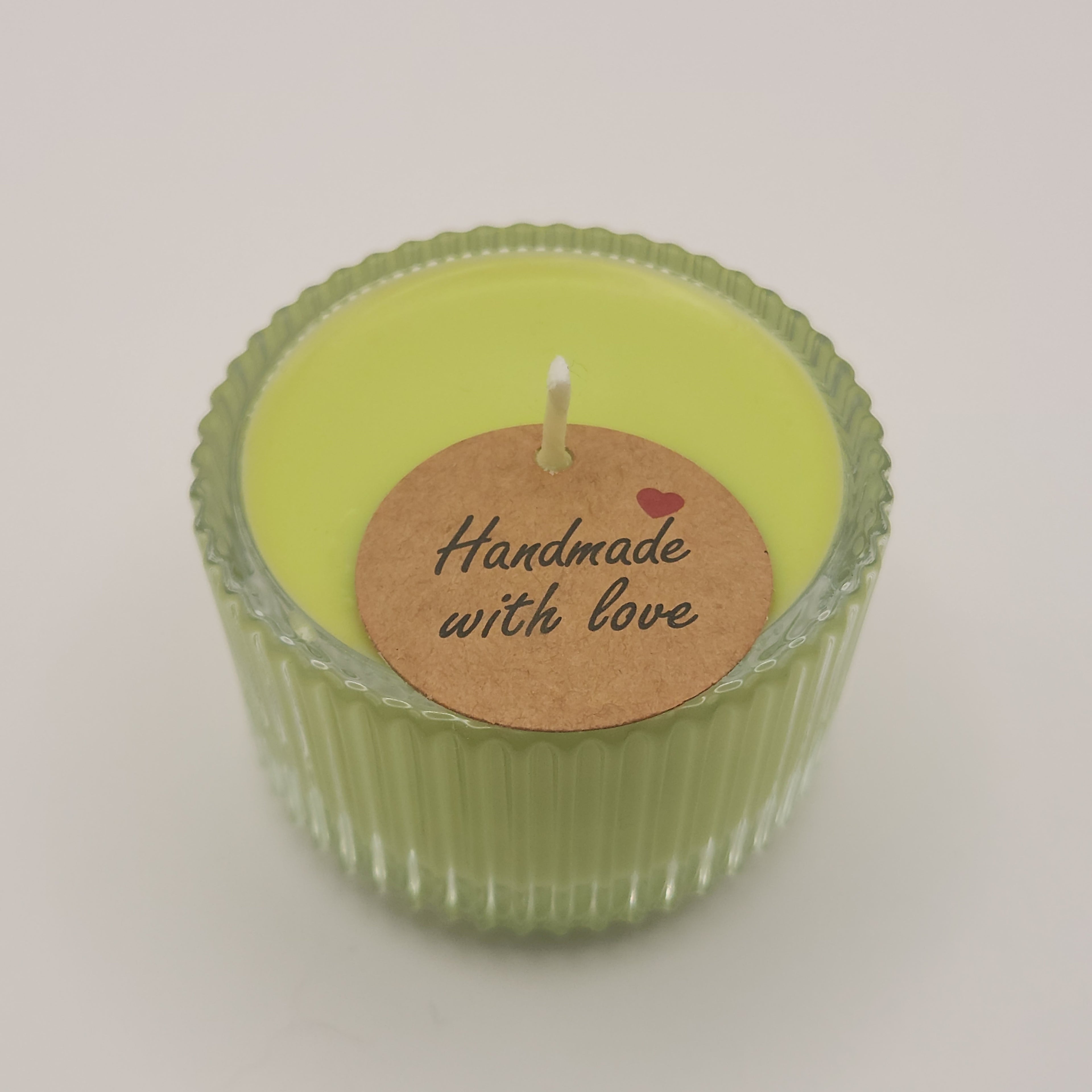 Lõhnaküünlad väikses klaasist vormis