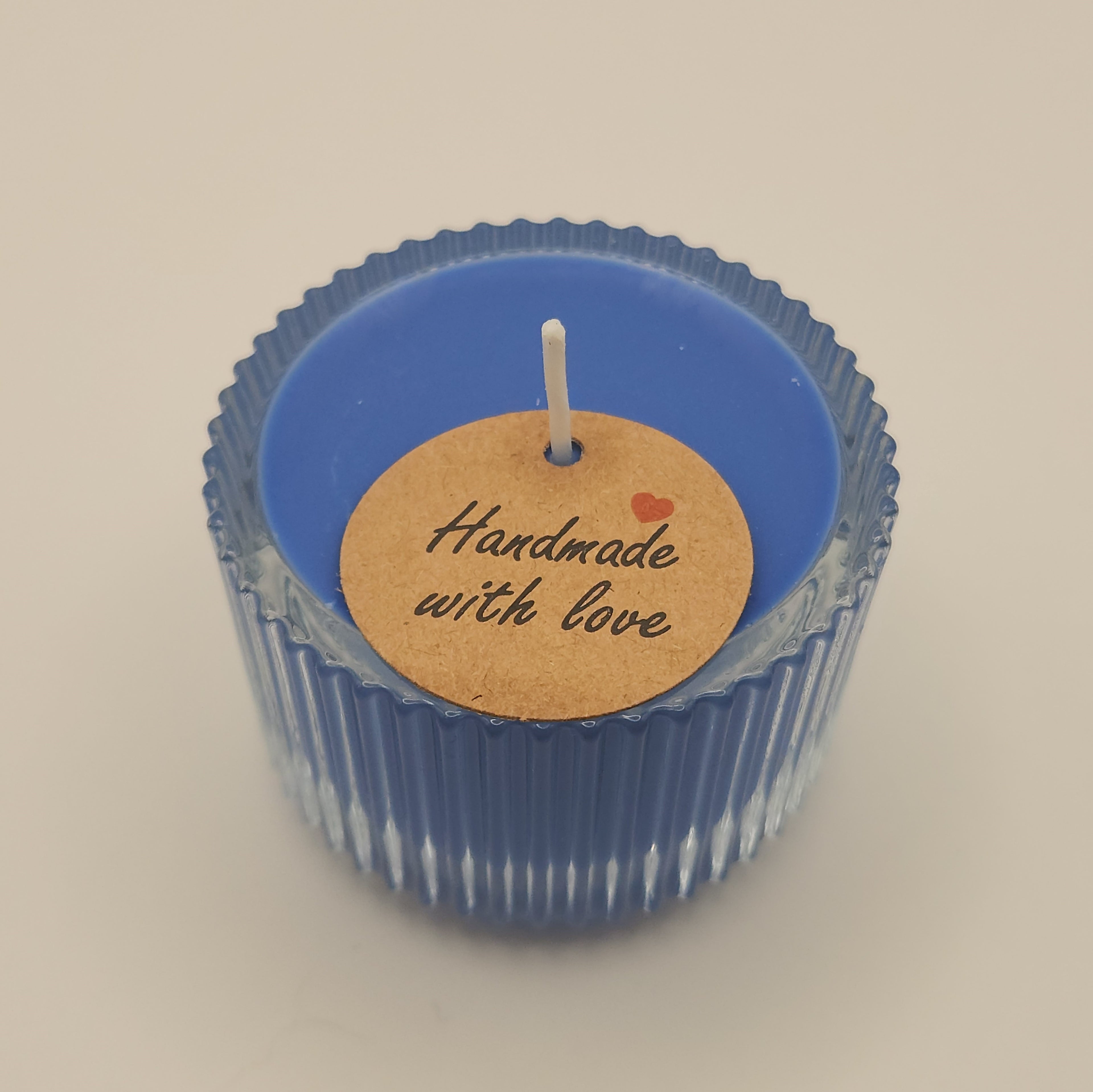 Lõhnaküünlad väikses klaasist vormis