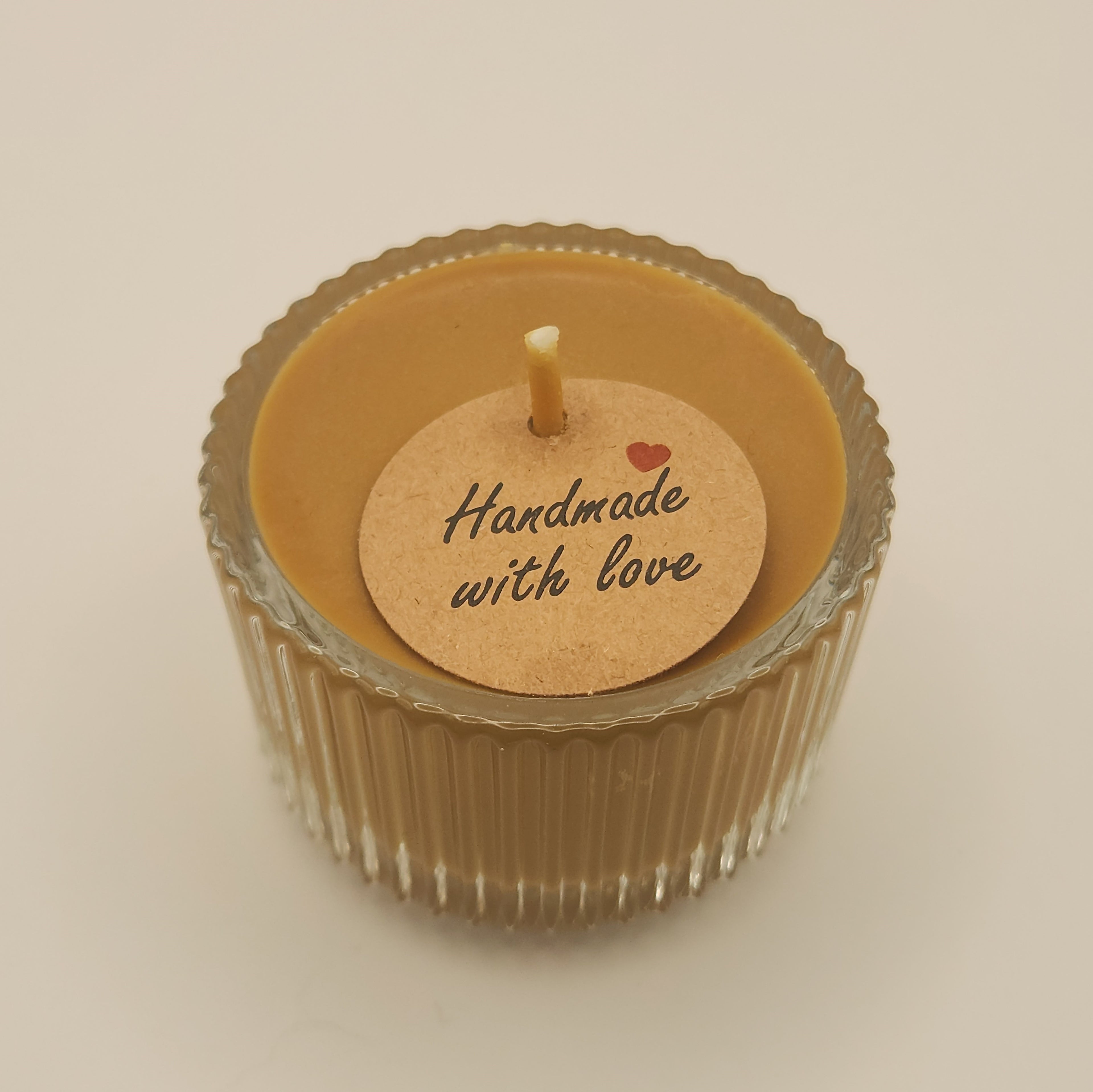 Lõhnaküünlad väikses klaasist vormis